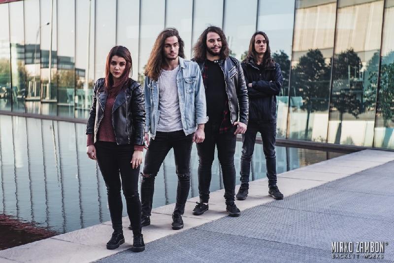 THE SILENCE BETWEEN US: esce il nuovo singolo ''Dear Dad''