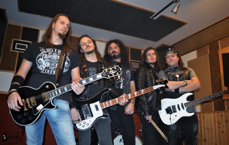 M.I.L.F.: firma con Volcano Records & Promotion