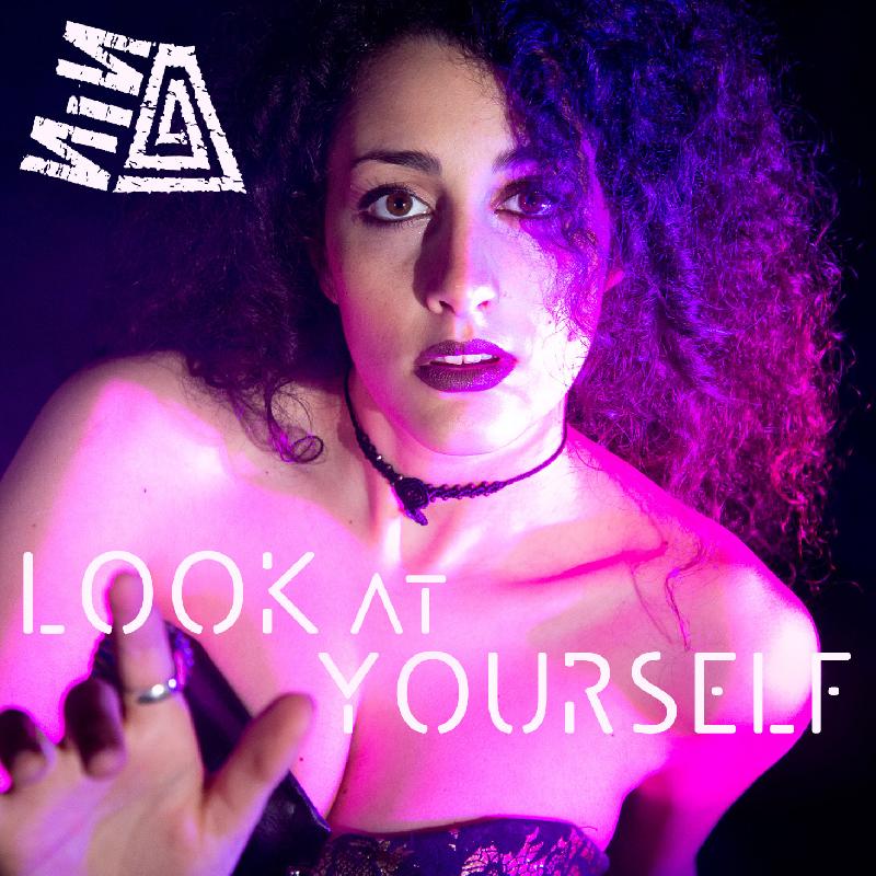 NINA: nuovo singolo con videoclip di ''Look @ Yourself''