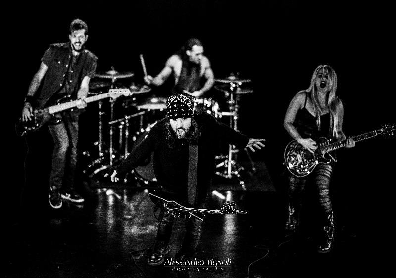 HOLLYWOOD GROUPIES: guarda il video di ''Mud''