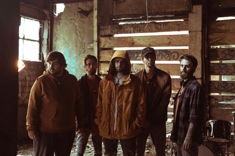 WAVES IN AUTUMN: celebrano l'anno della tigre con il nuovo singolo ''Tiger Jaw''