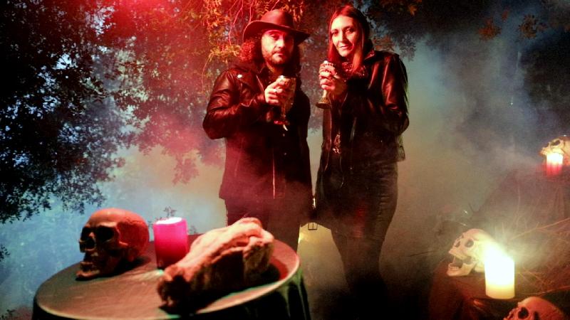 DE UNIVERSO: l'ultimo lavoro ''In Death's Hands''