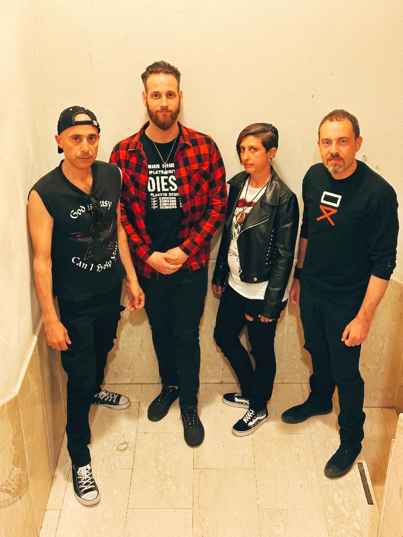 NO ONE CARES: ospiti telefonici a METALWAVE ON-AIR