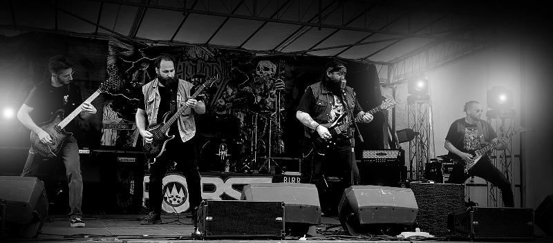 HOUNDS OF DEVIL: firmano con la LA Riot Survivor Records