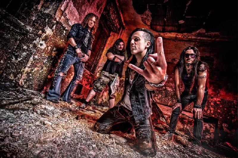 HELL IN THE CLUB: nuovo contratto discografico