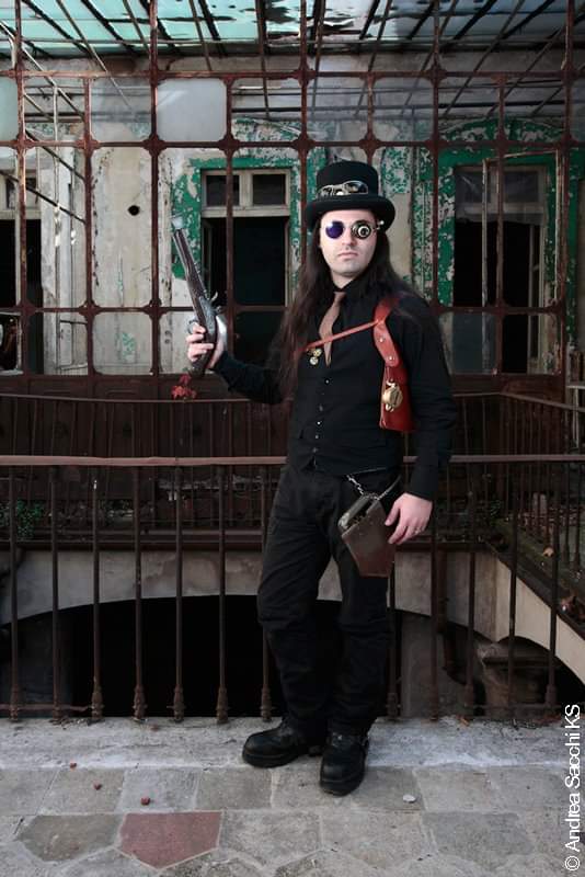 BLUT: Stek von Crown entra come looper e uomo dei synth