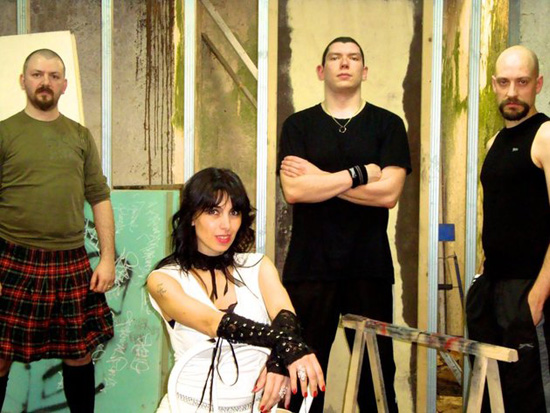 HERETIC'S DREAM: sostituiscono i BAD BONES come support act per le CRUCIFIED BARBARA